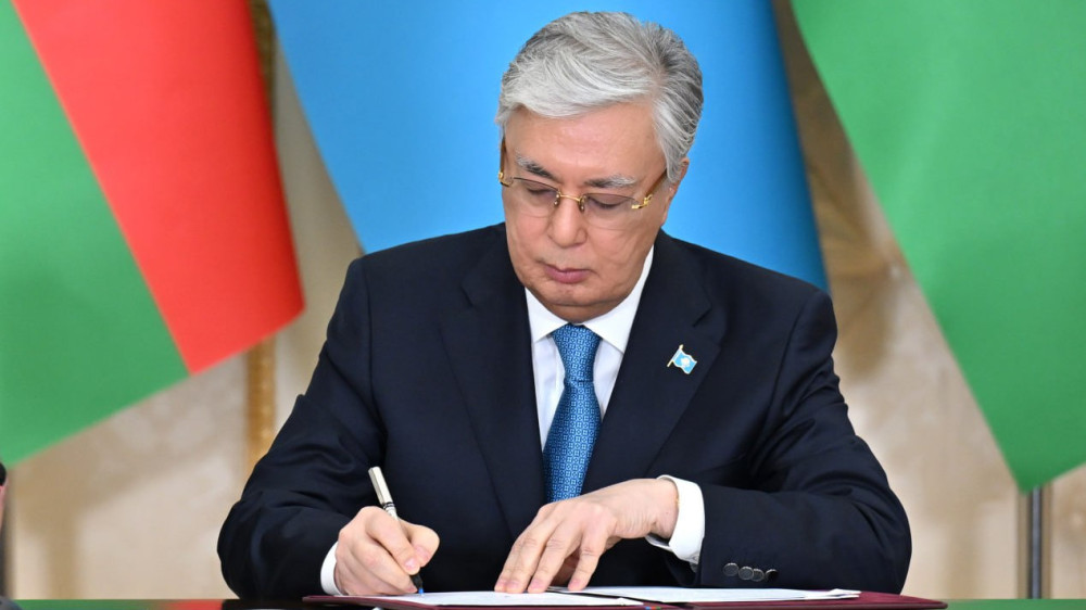 Нефть, космос, информация: какие документы подписали Казахстан и Азербайджан