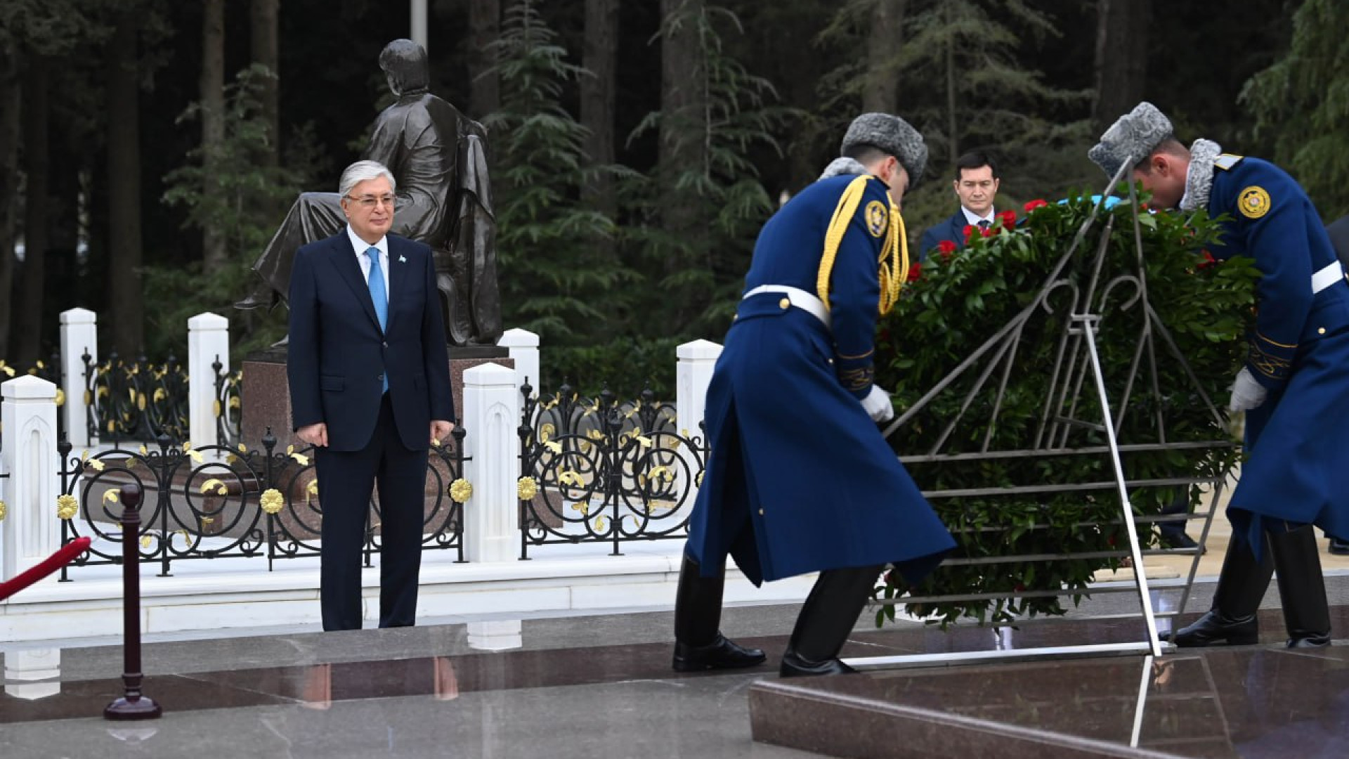 Касым-Жомарт Токаев почтил память Гейдара Алиева: 11 марта 2024 19:27 -  новости на Tengrinews.kz