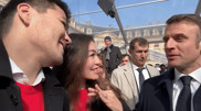Макрон поздравил казахстанцев с помолвкой и вспомнил о подарке Токаева