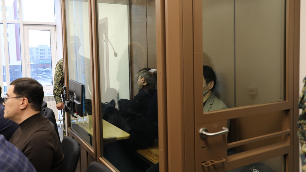 Суд опубликовал фото с Бишимбаевым: он отворачивался от камеры