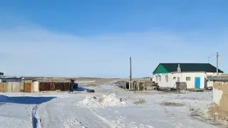 Режим ЧС объявили в Майкаине, где автобус с людьми ушел под землю