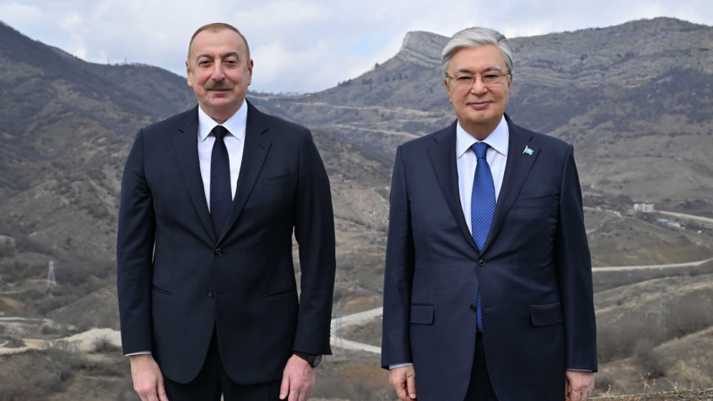 Токаев и Алиев посетили город Шушу в предгорьях Карабахского хребта