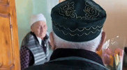 "Любовь спустя 60 лет ": милая реакция апашки на букет растрогала Казнет