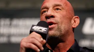 Легенда UFC госпитализирован после попытки спасти родителей и собаку