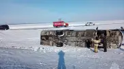 Выехавший из Шымкента автобус с 54 пассажирами опрокинулся на трассе