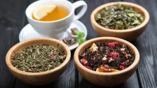 Один лечит, другой "калечит": специалисты рассказали, каким чаем лучше не злоупотреблять