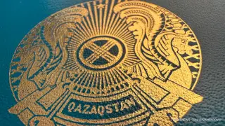 Министра финансов спросили о расходах на изменение герба Казахстана