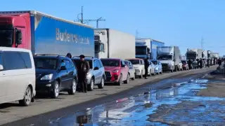 Казахстанцы сообщают об огромной пробке на границе Казахстана и России