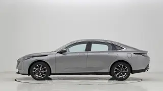 Китайская альтернатива Camry: Changan представил новый седан