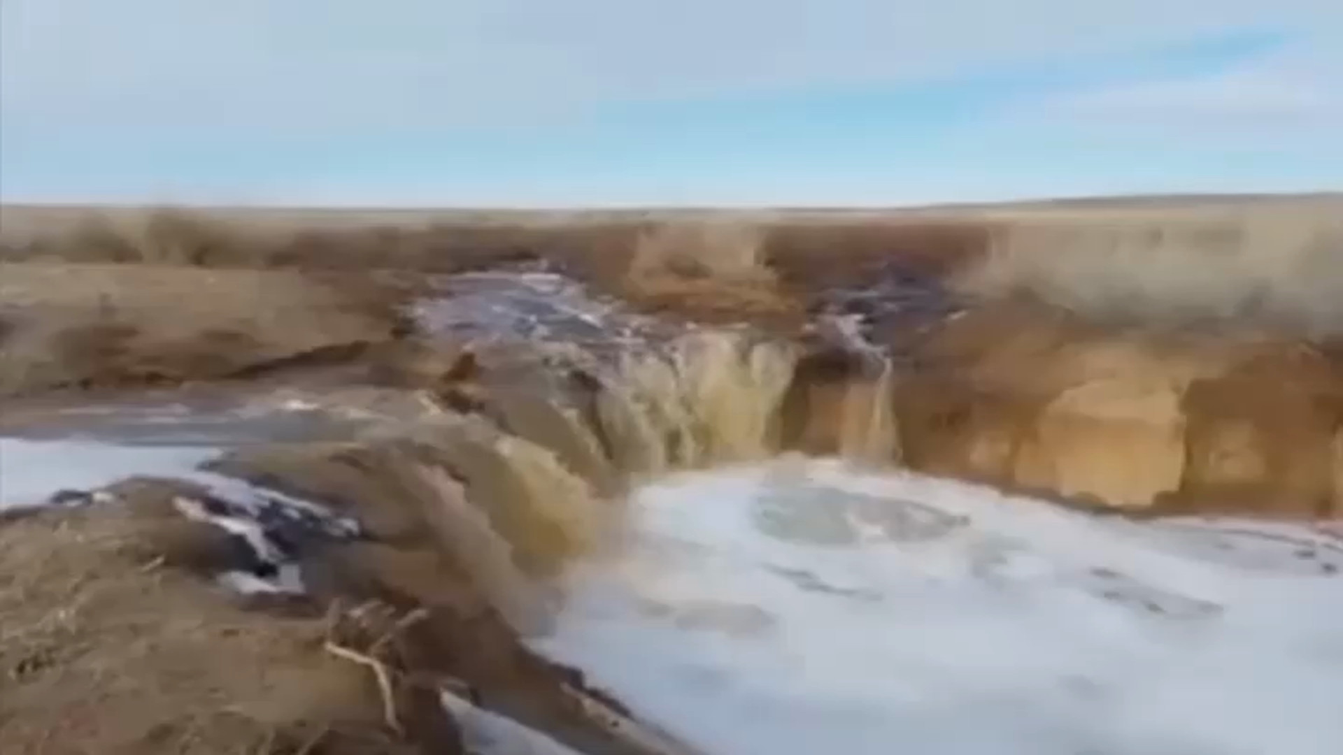 Автомобиль унесло талыми водами в Актюбинской области: 24 марта 2024 12:46  - новости на Tengrinews.kz