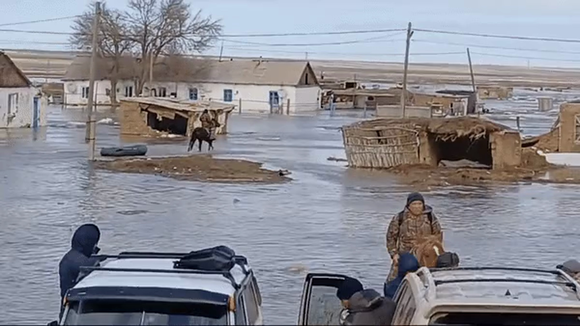 Паводки в Казахстане: как спасаются жители городов и сел: 27 марта 2024  16:59 - новости на Tengrinews.kz