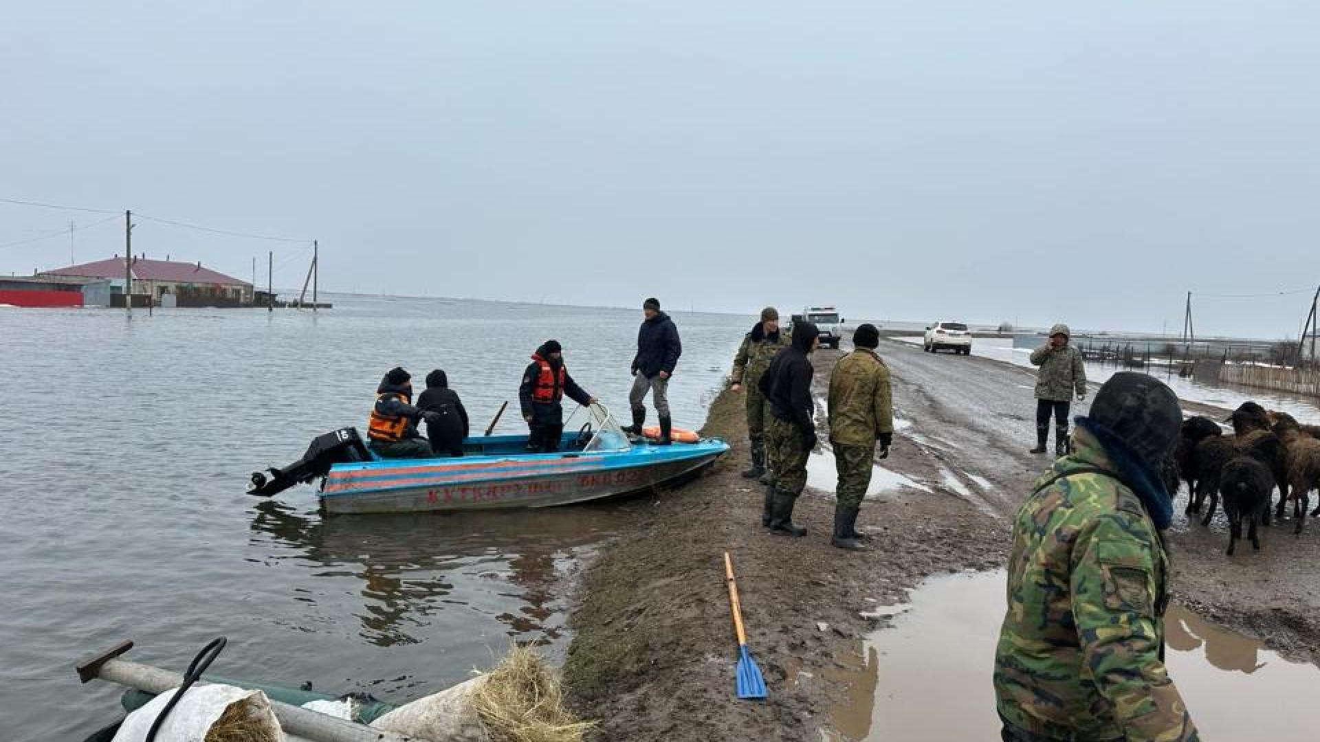 В Усть-Каменогорске запустили горячую линию из-за угрозы наводнений