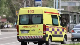 Мопедисту в Алматы чуть не оторвало ногу в ДТП: врачи спасли его от ампутации