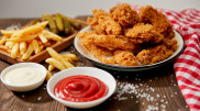 Хрустящая курица и картошка фри ведут к слабоумию – ученые
