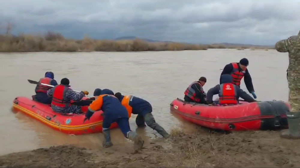 Появились подробности поисков казахстанцев, пропавших во время паводков