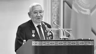 Умер первый председатель Сената Омирбек Байгелди