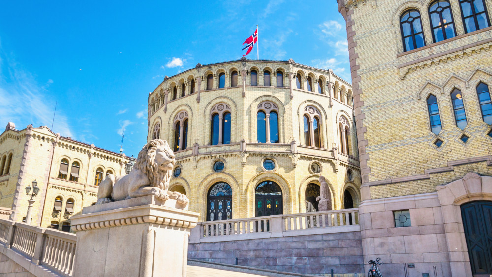 Парламент Норвегии не работал один день из-за двух угроз взрывов
