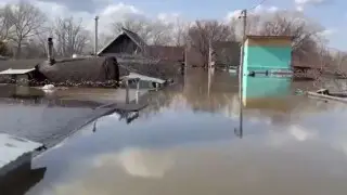 Дамбу прорвало в российском Орске, людей срочно эвакуируют