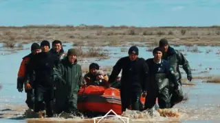 Материальный резерв разбронирован: спецтехнику направили в пострадавшие регионы