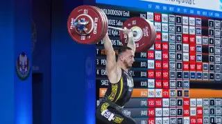 Не поедем на Олимпиаду? Казахстан потерпел историческое фиаско в тяжелой атлетике