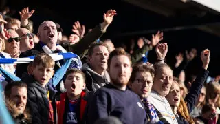 Английский клуб уволил маскота за флирт с болельщицами