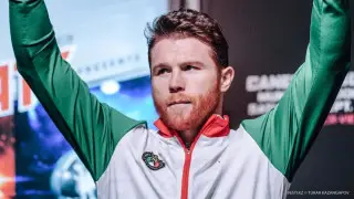 Пьяный чемпион мира оскорбил Канело: инцидент попал на видео