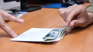 В акимате Туркестанской области пытались купить морковь по завышенной в 80 раз цене