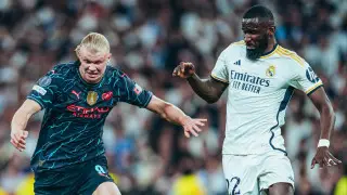 Звезда "МанСити" получил пощечину от судьи в игре против "Реала"