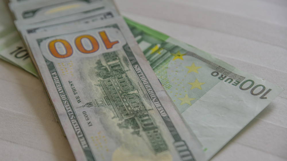 Какой курс доллара, евро и рубля в обменниках Казахстана 11 апреля