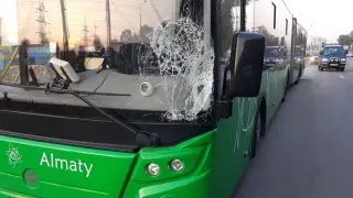 Пенсионерку насмерть сбил автобус на пешеходном переходе в Алматы