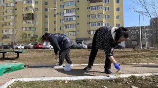 Жители Караганды массово выходят на субботник