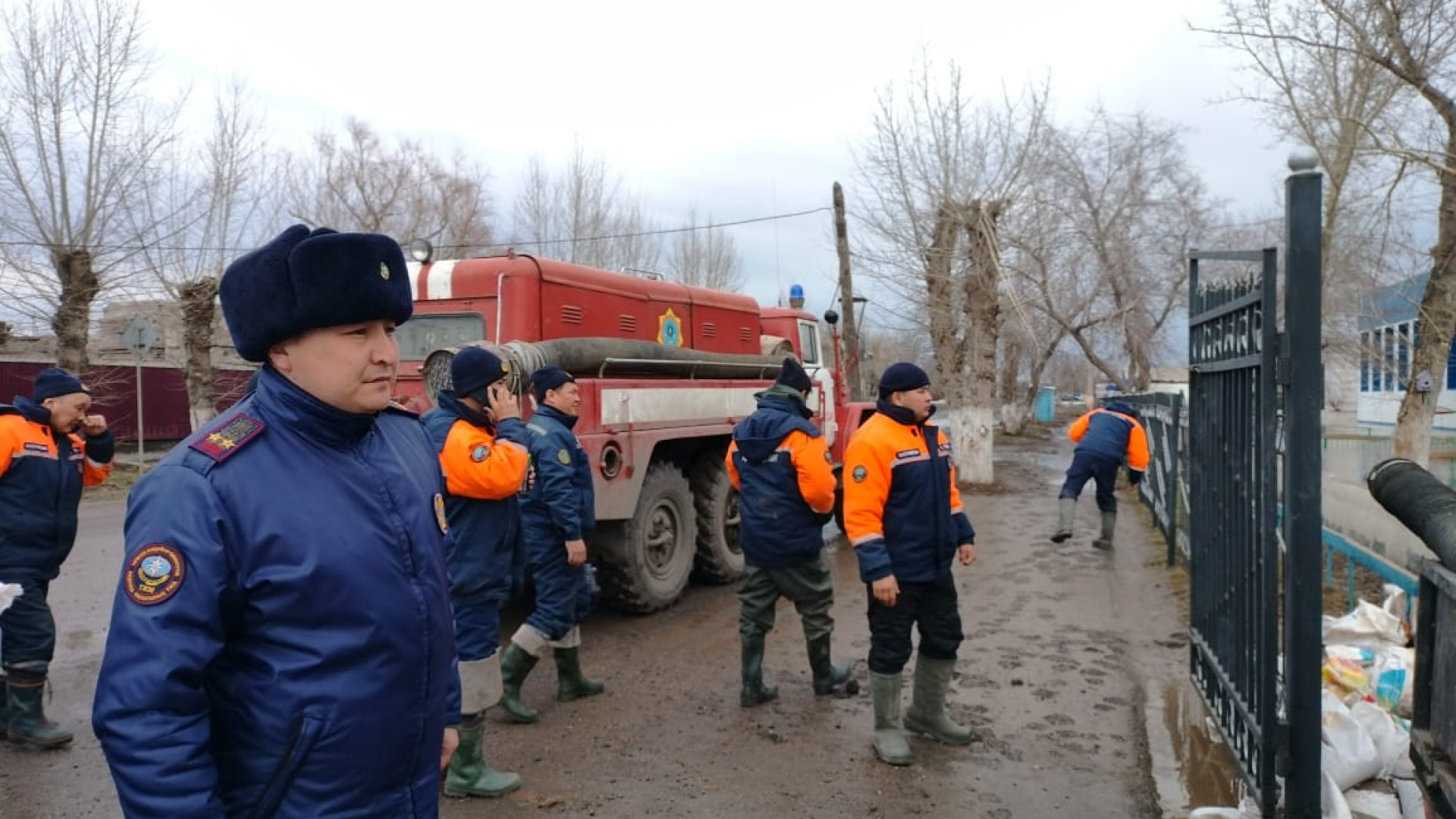 Большая вода в Атбасаре отступает: 13 апреля 2024 15:09 - новости на  Tengrinews.kz