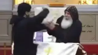 Мужчина напал на священника с ножом во время проповеди