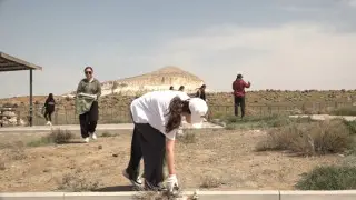 Молодежь Мангистау организовала субботник на Шеркале и в местности Акмыш