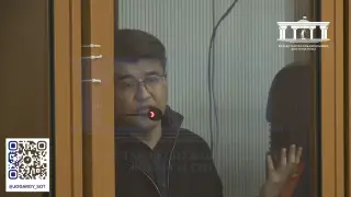 "Это не кровь, а мороженое". Бишимбаев объяснил пятно на стене