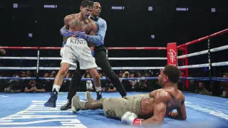 Райан Гарсия нанес Девину Хейни первое поражение в карьере