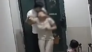 Мужчину, избившего жену при детях, поместили в изолятор в Актау