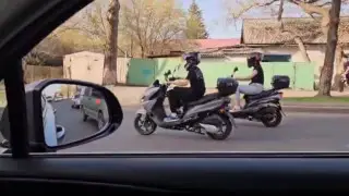 Юные мопедисты возмутили жителей Астаны. Видео