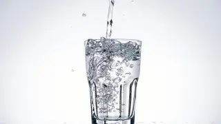 Что будет, если пить воду натощак по утрам