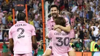 10 человек поучаствовало в "спасательной операции" Месси: видео