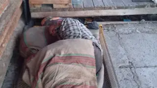 "64-летнего пенсионера сын с женой выкинули во двор".  Информацию прокомментировали в полиции