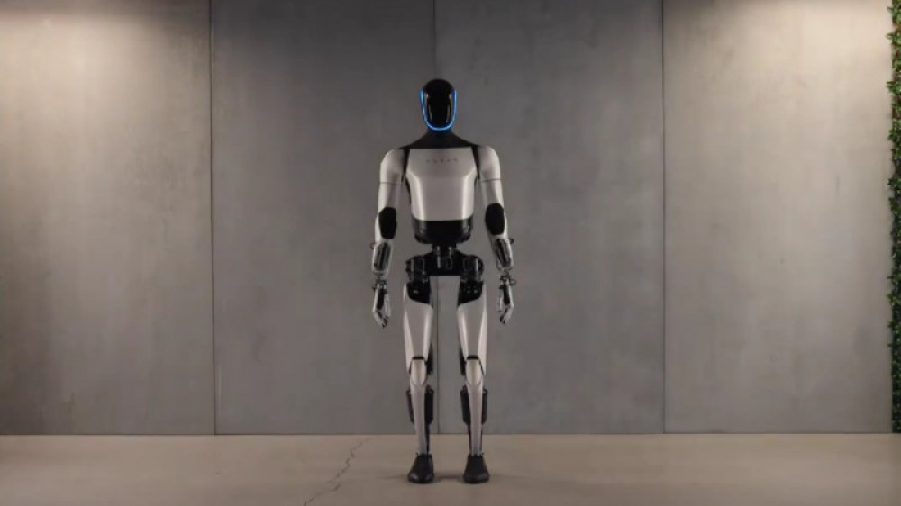 Илон Маск рассказал, когда человекоподобный робот Optimus поступит в продажу