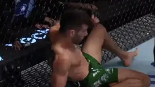 Глухим нокаутом завершился главный поединок наилегчайшего веса UFC