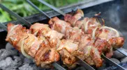 Врач объяснил, какое мясо лучше всего подходит для шашлыка