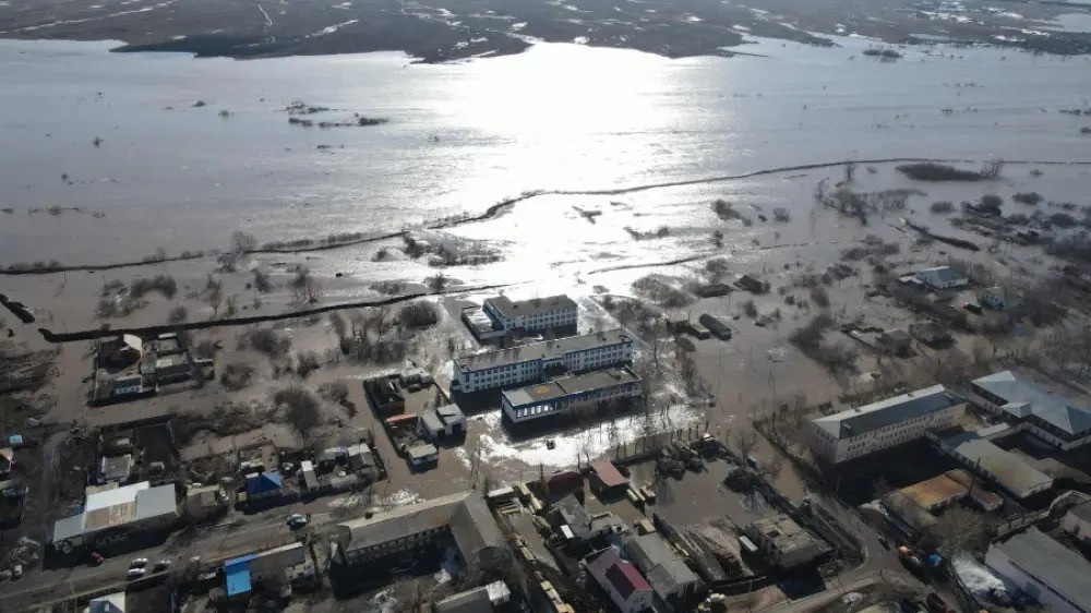 В Акмолинской области наградили полицейских, спасавших людей во время паводков