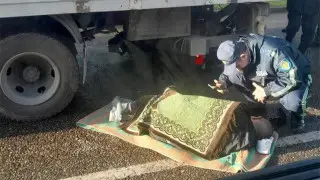 Мопед "залетел" под грузовик в Алматы