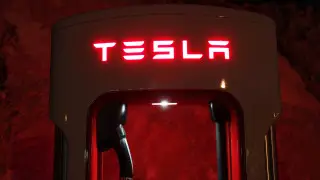 Tesla уволила всю команду по развитию зарядных станций за один день