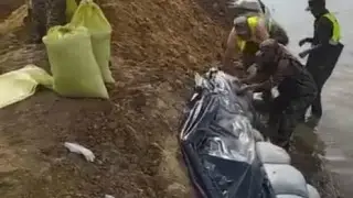 Большая вода подступила вплотную: в Актюбинской области пытаются предотвратить подтопление аула