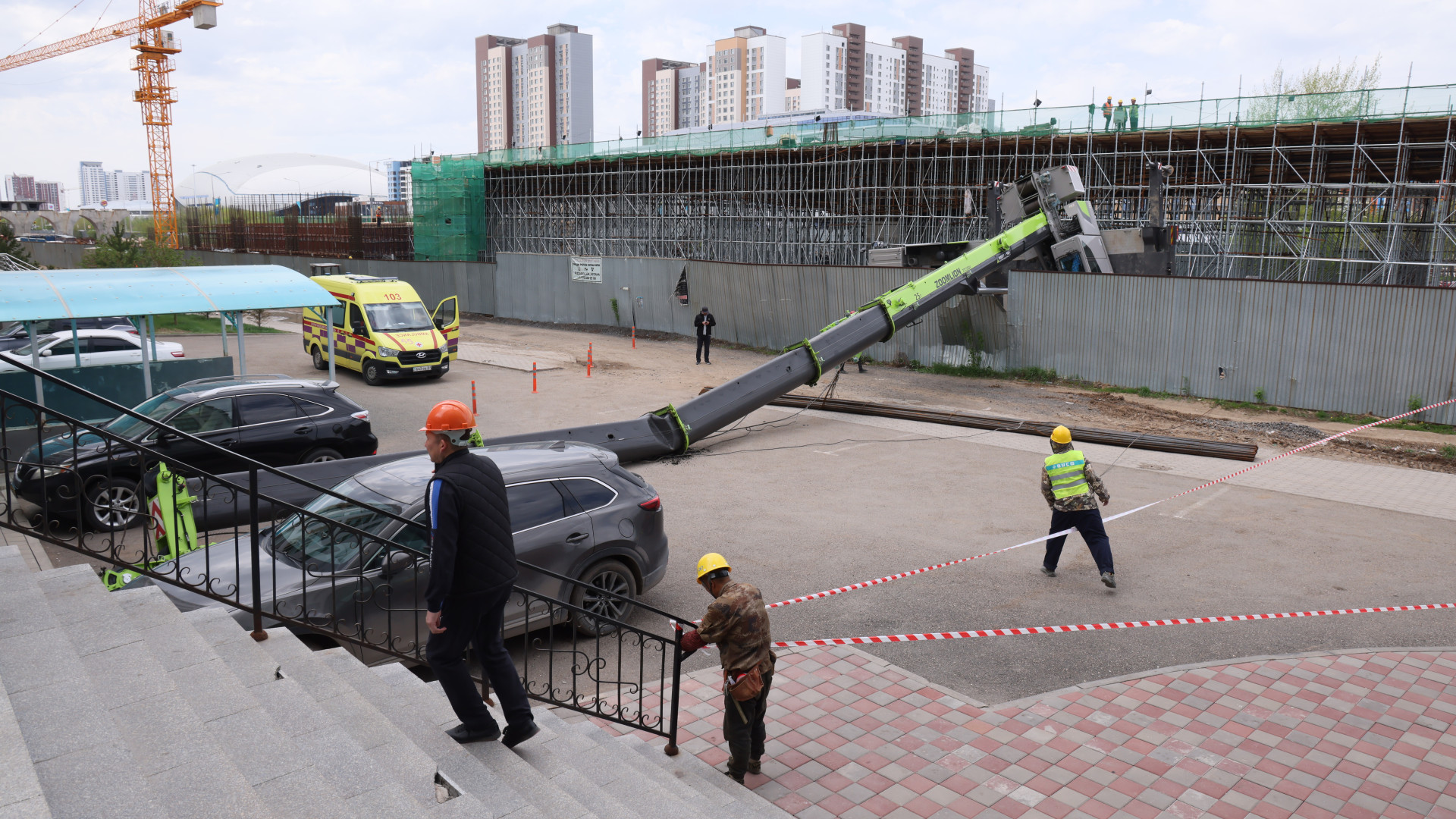 Кран рухнул на месте строительства ЛРТ в Астане: 09 мая 2024 11:28 -  новости на Tengrinews.kz