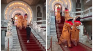 В Бишкеке молодожены вступили в брак в костюмах динозавров
